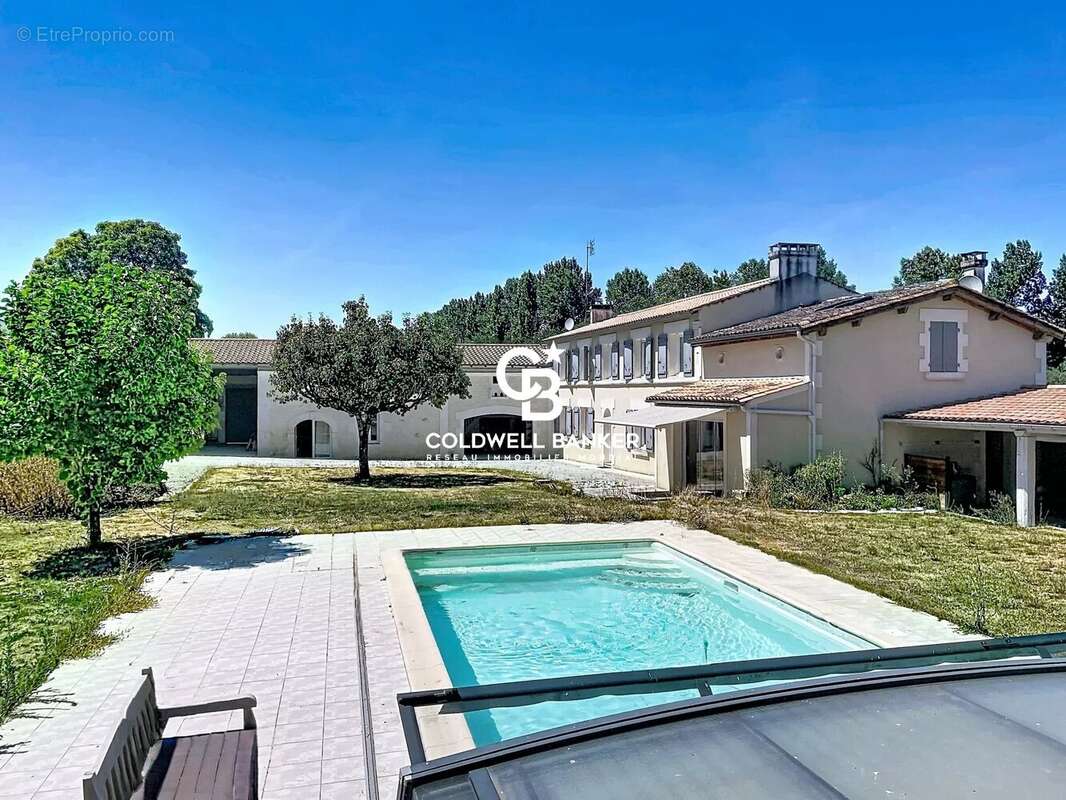 Vente Propriété de Charme : Ancienne Propriété Viticole de 275 m² avec Piscine - photo 2