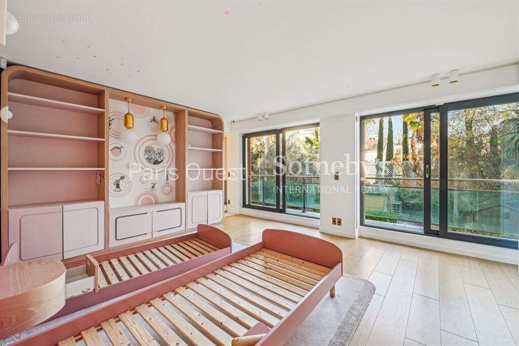 Appartement à NEUILLY-SUR-SEINE