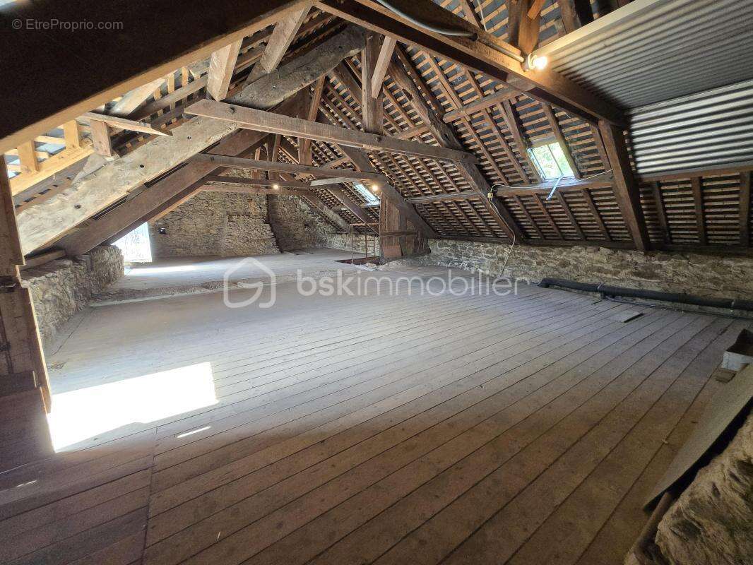 À Dinan, dans le secteur recherché de Léhon, maison de ville en pierre avec garage et courette - photo 14