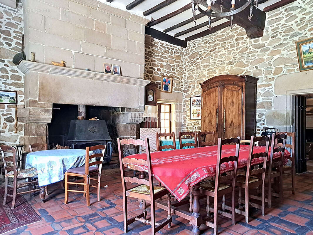 Maison à SAINT-MELOIR-DES-BOIS