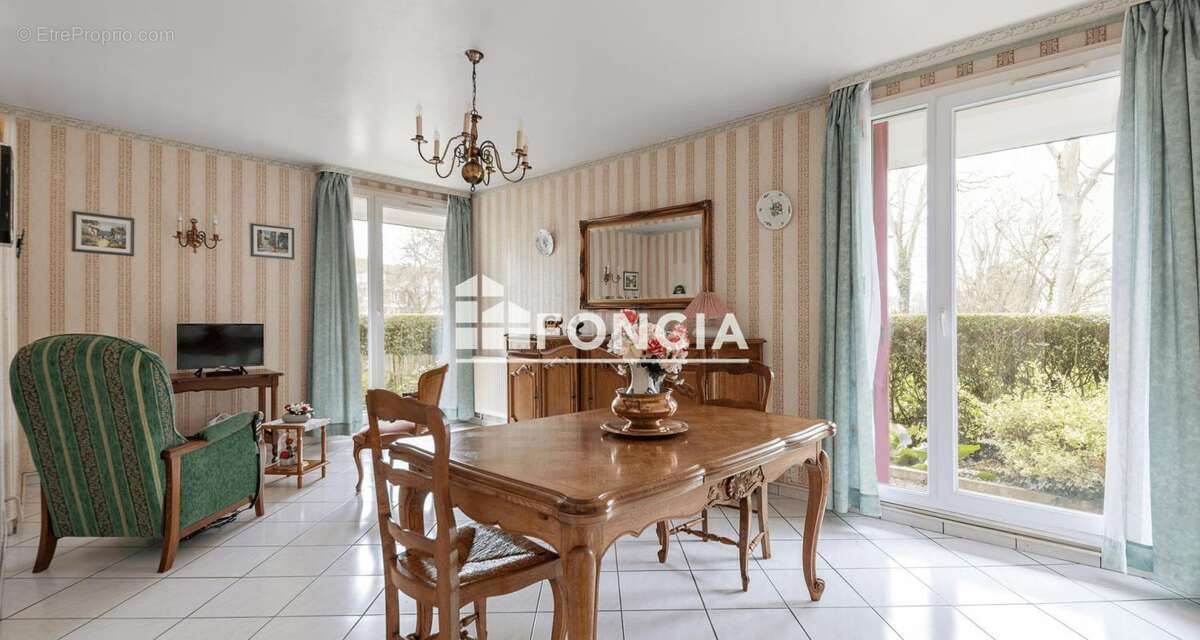 Appartement à LE MESNIL-ESNARD