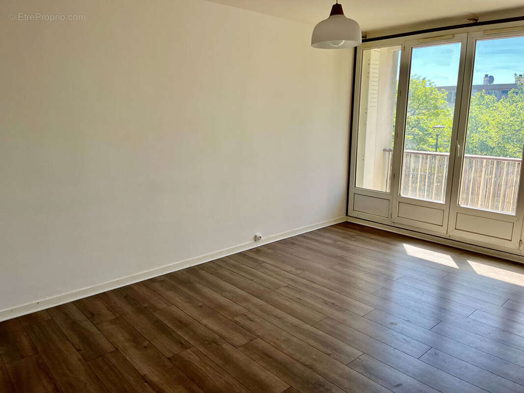 Appartement à LE PLESSIS-ROBINSON