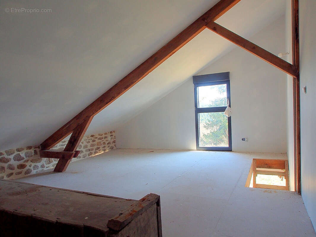 Maison à SAINT-ORADOUX-DE-CHIROUZE