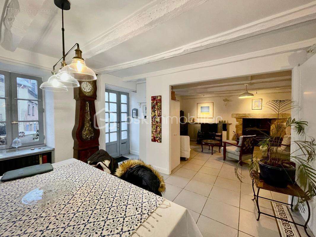 JOSSELIN - Maison de caractère avec jardin en surplomb et vue château - photo 4