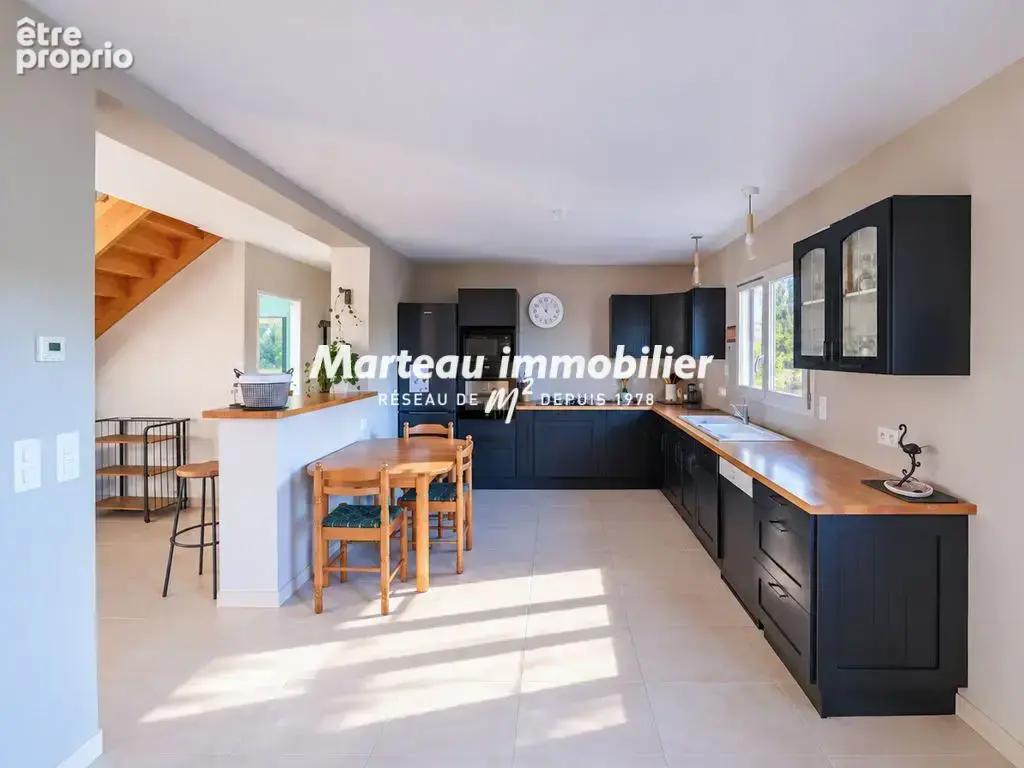 AIGNÉ - Maison familiale possibilité de 5 chambres. EXCLUSIVITÉ LABEL CLEF  D'OR - photo 2