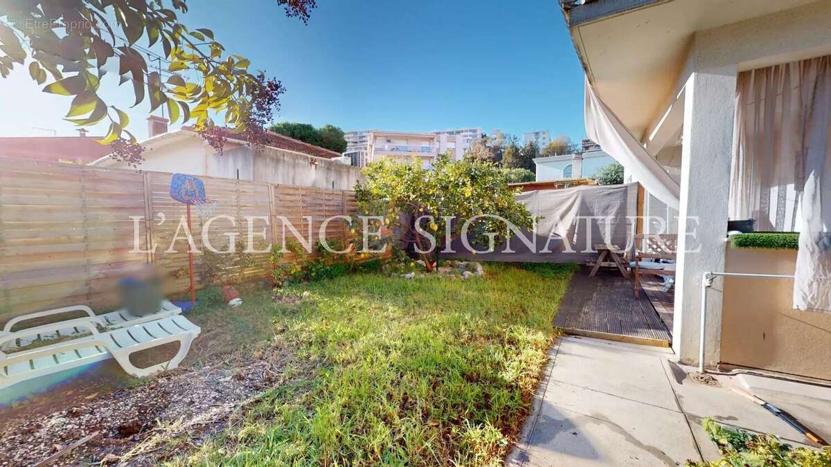 Maison à SAINT-LAURENT-DU-VAR