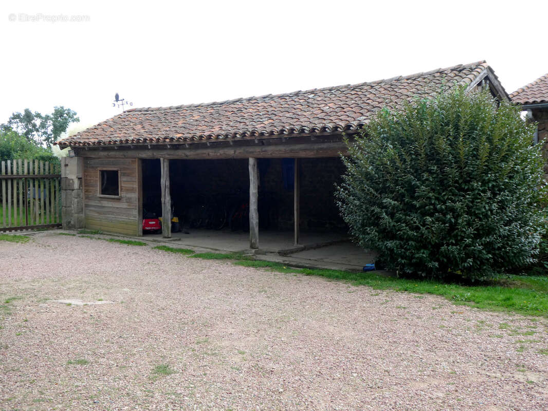 Maison à SAINT-LAURENT-DE-CHAMOUSSET