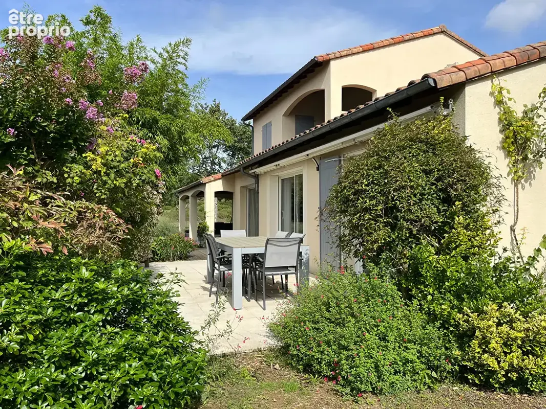 SAINT-BENOÎT - Maison 168 m², 5 chambres, terrain 3 095 m² - photo 2
