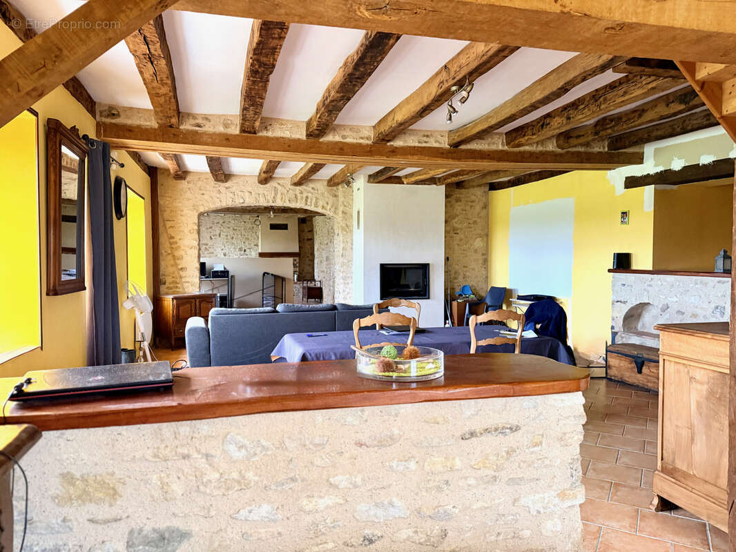 Maison à HUILLE