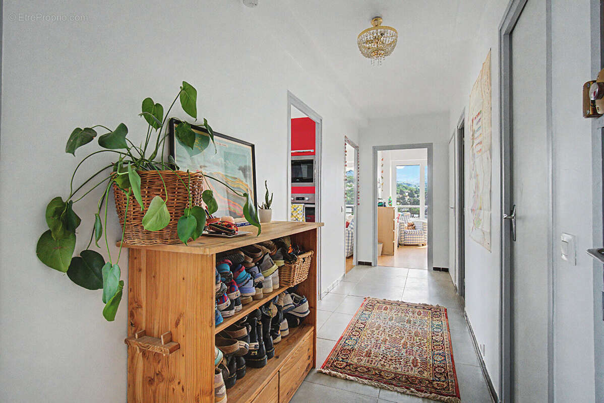 T3 65 m²  14ème étage - LE CENTENAIRE - Balcon filant et cave - photo 3