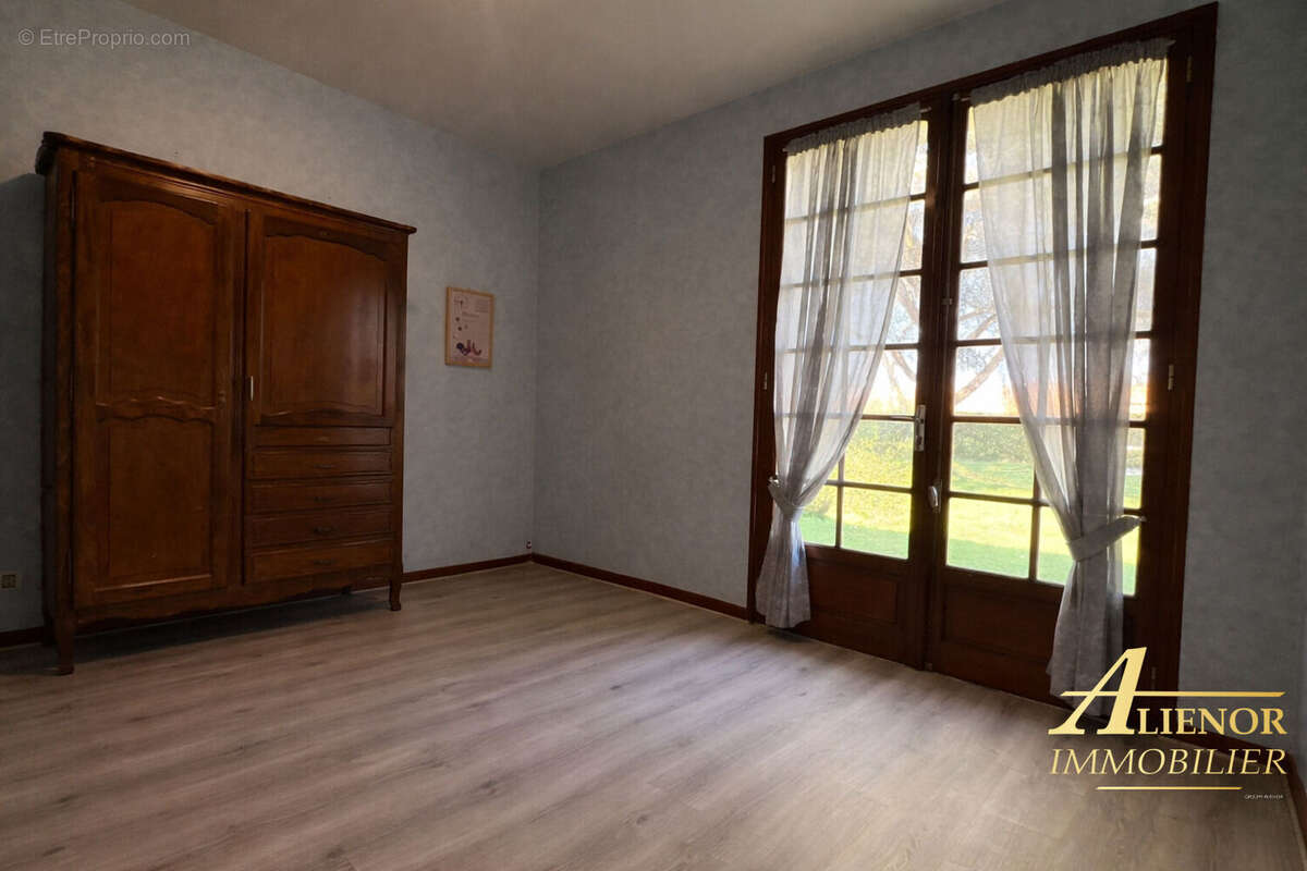 Maison à SAINT-LEON-SUR-L'ISLE