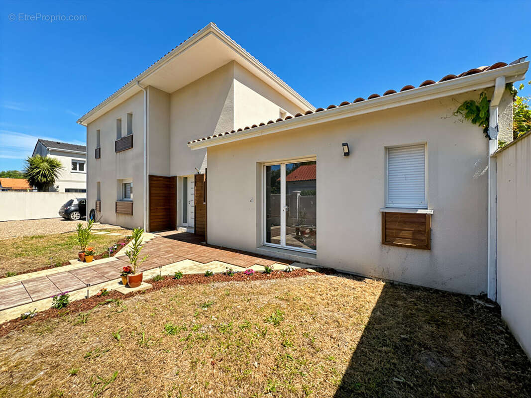 Maison à VILLENAVE-D&#039;ORNON