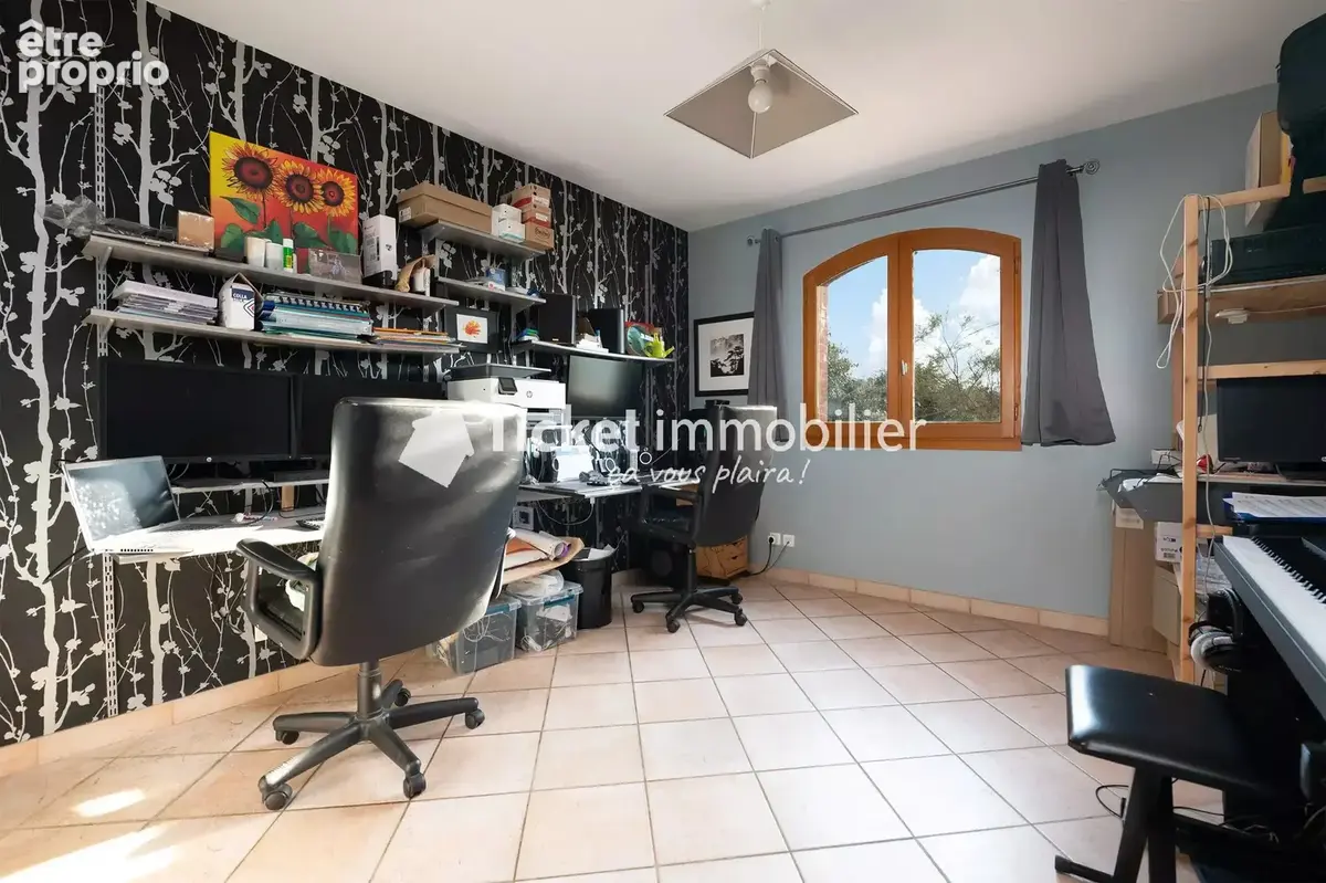 Villa t6 215m2 terrain 5558m2 constructible, piscine au sel liner neuf, aquathermie 2 puits, 4kw panneaux, double veranda 72m2,  - photo 11