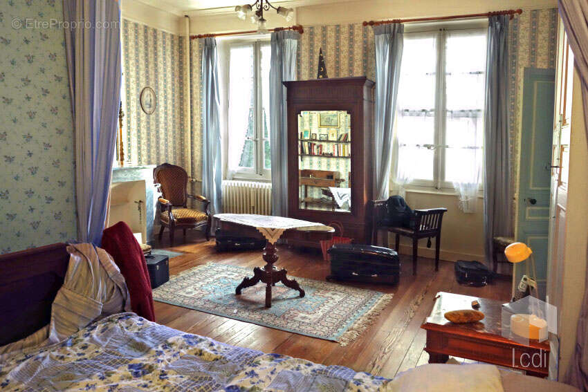 MONTELIMAR, maison 500 m2 avec dépendances - photo 11