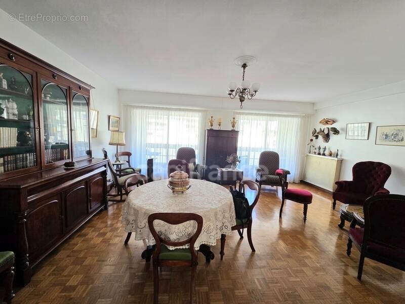 Appartement à MARSEILLE-5E