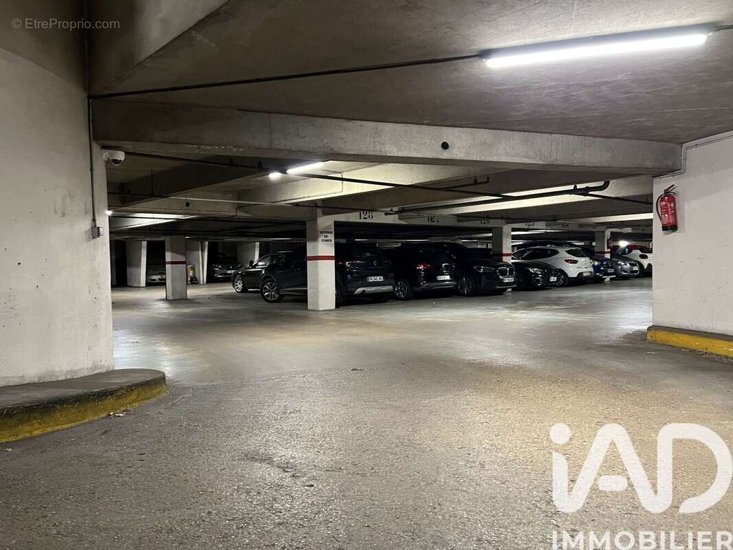 Photo 8 - Parking à CLICHY