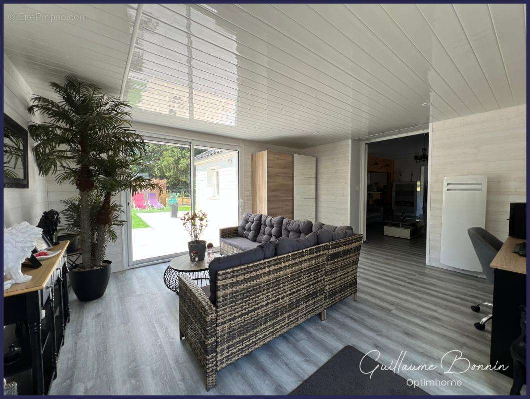 Maison à vendre 5 pièces de 129m², 3 chambres, suite parentale, SPA, garages - DPE C - secteur calme à NOUAILLÉ-MAUPERTUIS 86340 - photo 5