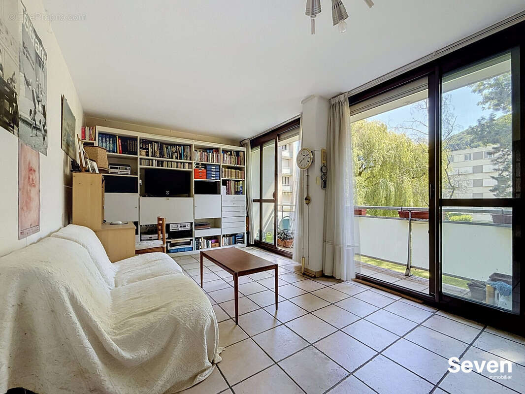 Appartement à SAINT-MARTIN-D'HERES
