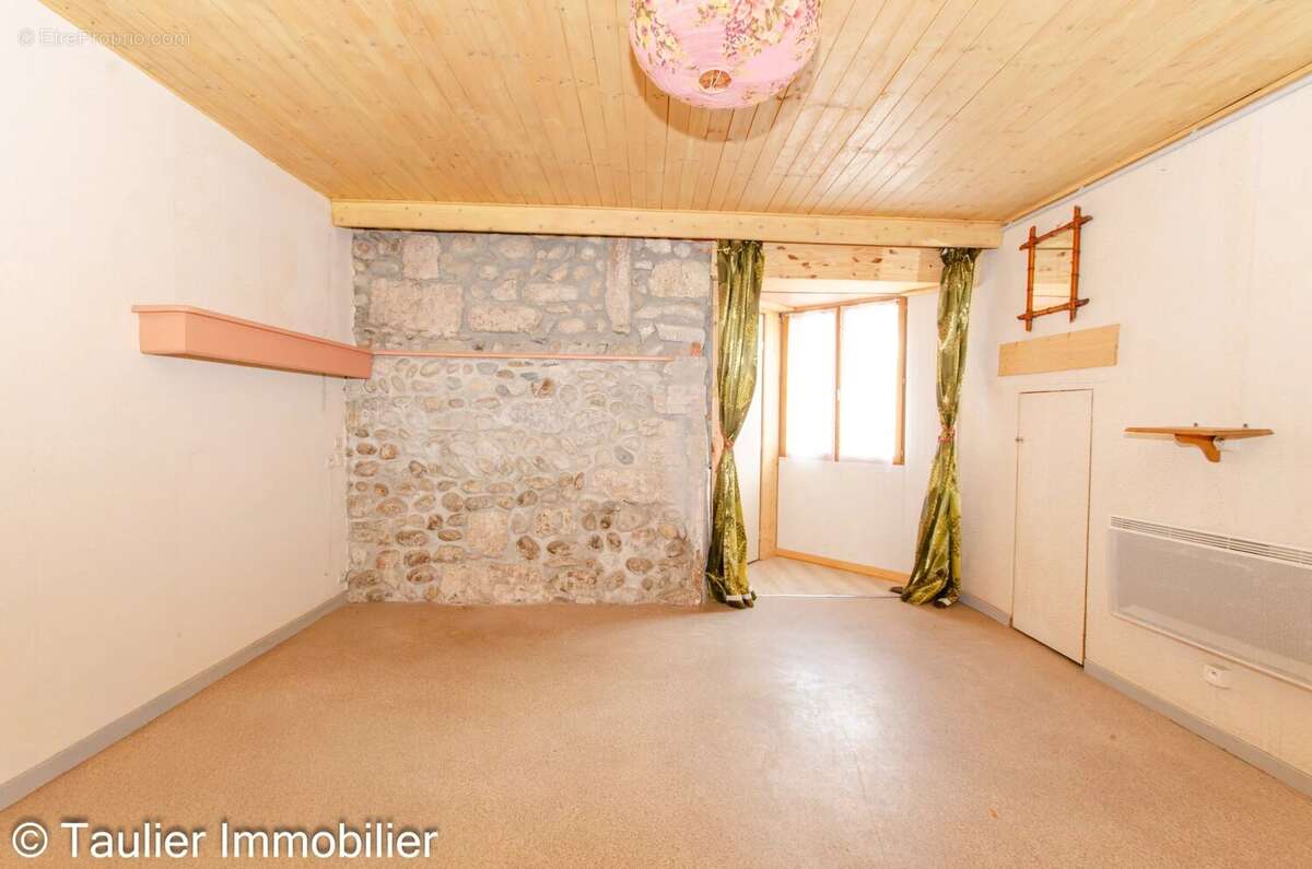 Immeuble sur trois niveaux - ST MARCELLIN - photo 4