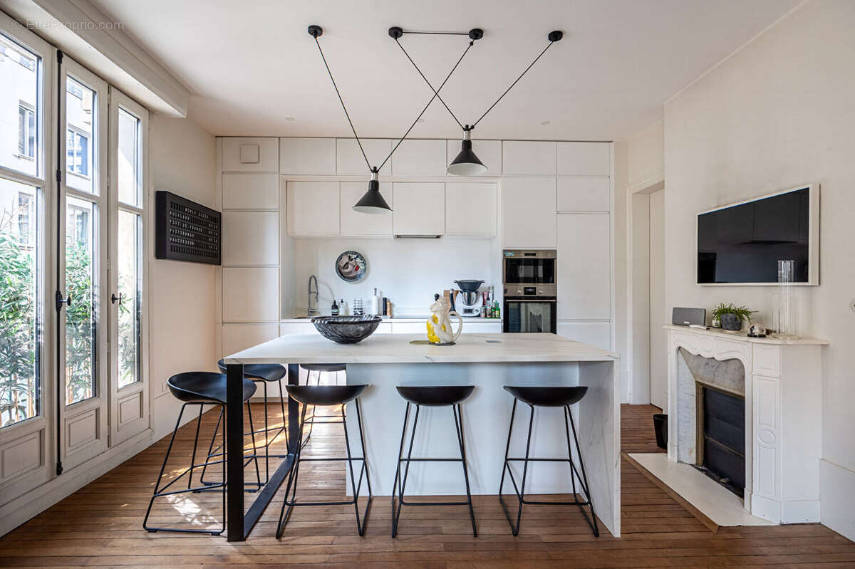 Appartement de prestige 134 m² dans un immeuble de caractère avec ascenseur et parking. - photo 7