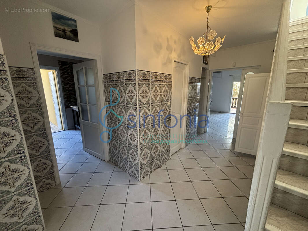 Maison à GALLARGUES-LE-MONTUEUX