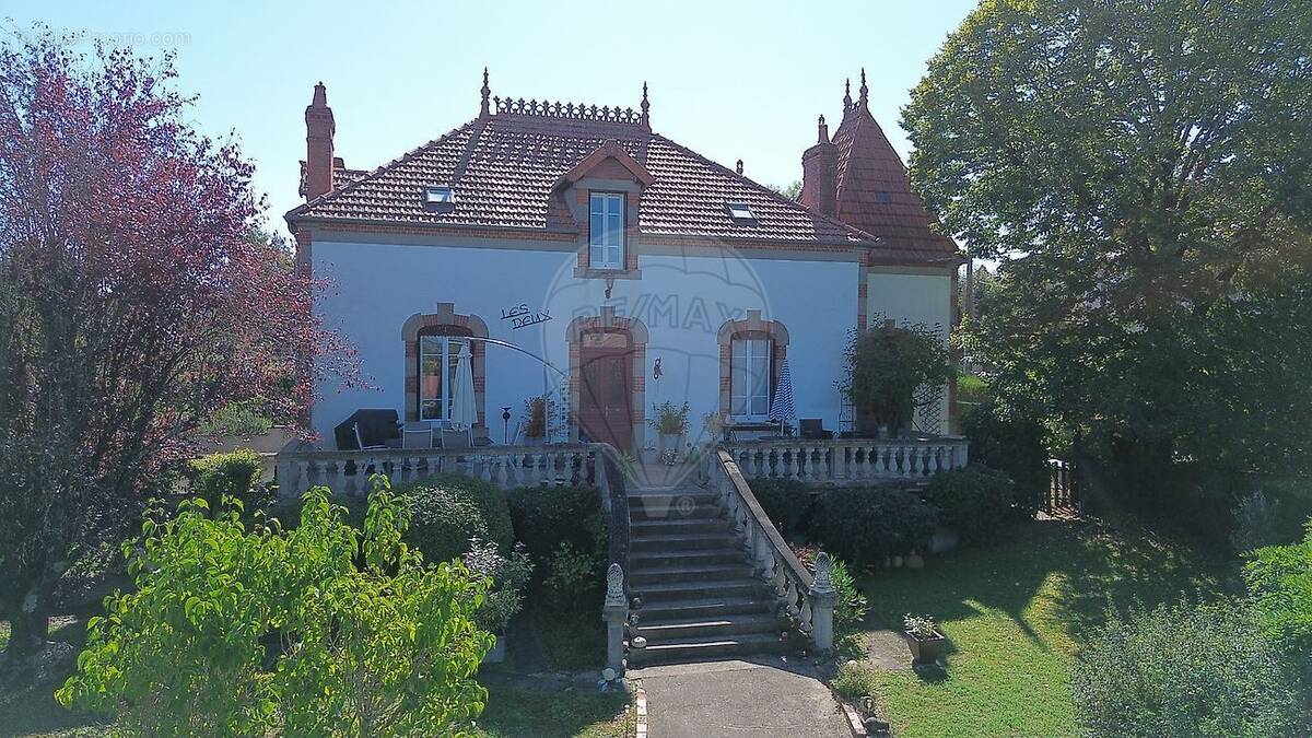 Maison à CERCY-LA-TOUR