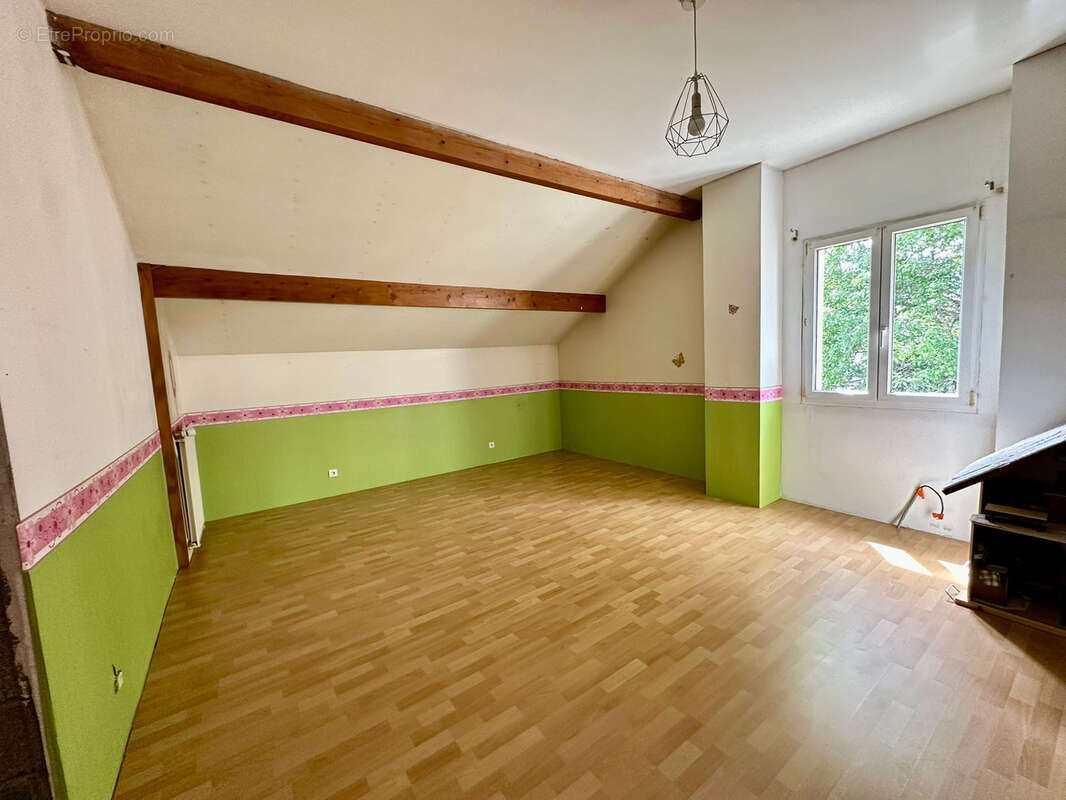 Maison à GENEVREUILLE