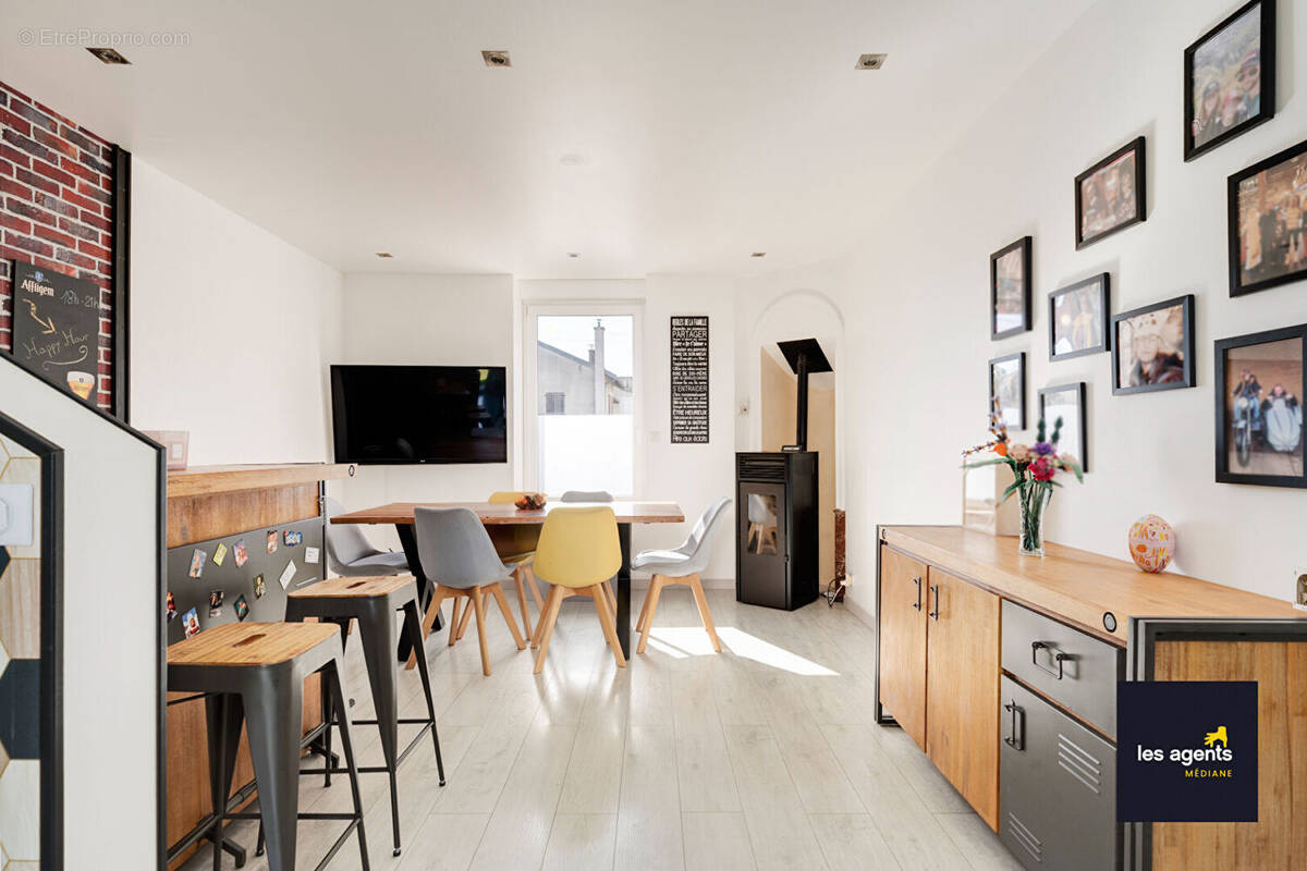 Maison à MONCEL-SUR-SEILLE