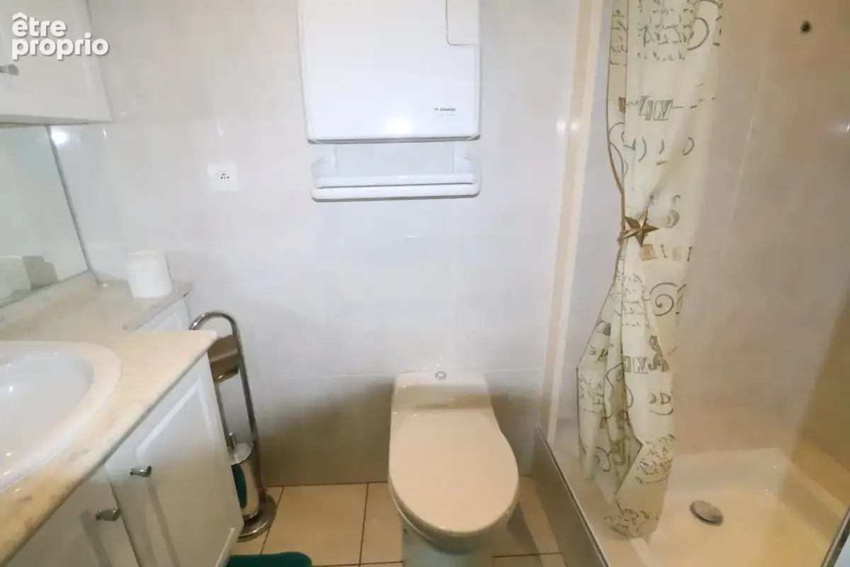 A proximité de la place maison de charme bâtie sur 515 m2 avec 4ch, 2sdb garage 2 voitures et cave - photo 13