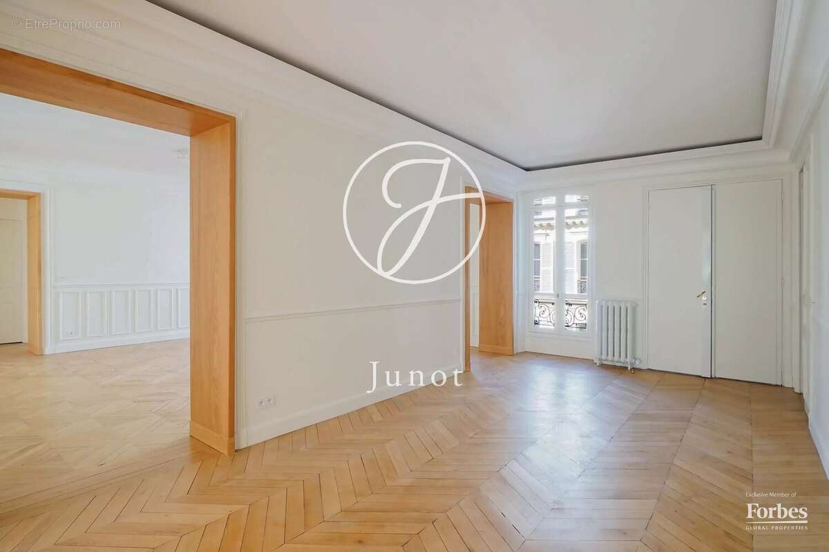 Appartement à PARIS-8E