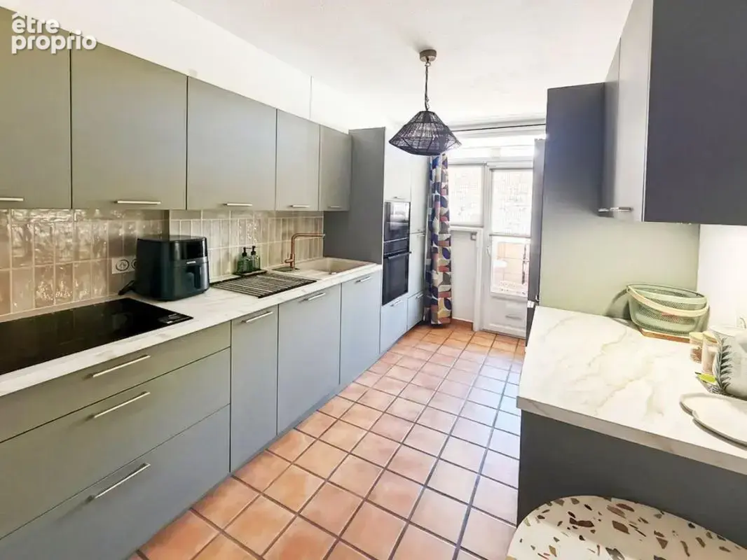 À Vendre à Uzès- Appartement T4 70m2 avec stationnement - photo 5