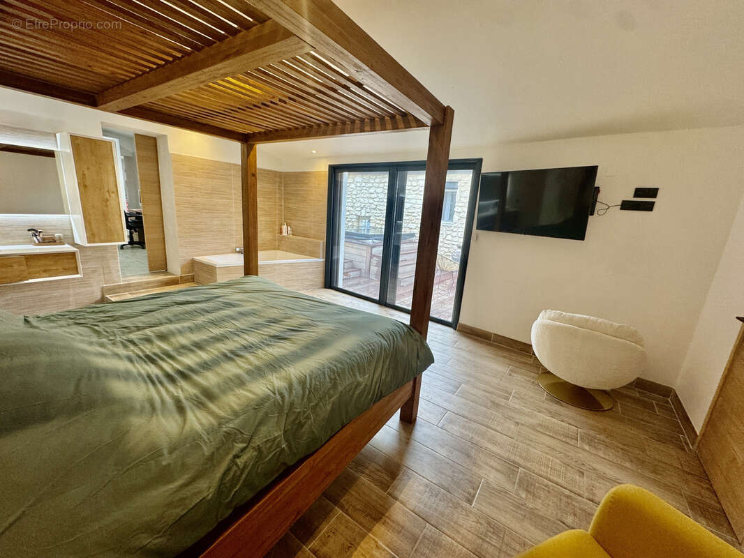 Maison à SUZE-LA-ROUSSE