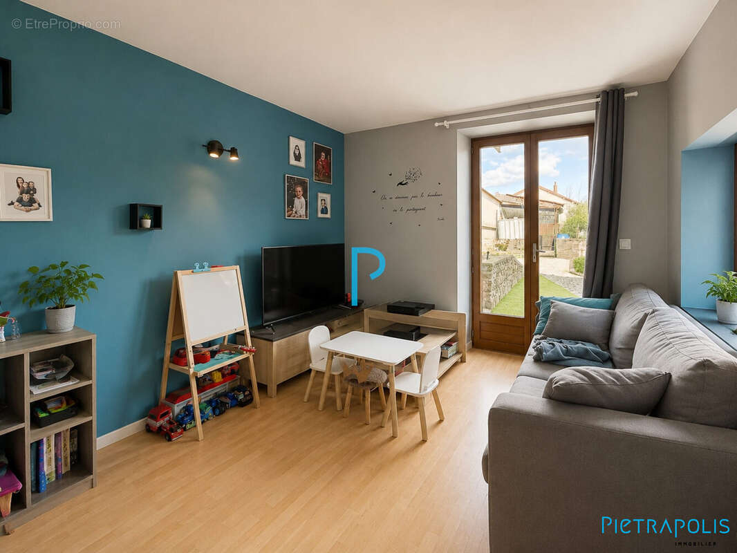 Maison à CHAMBOST-LONGESSAIGNE