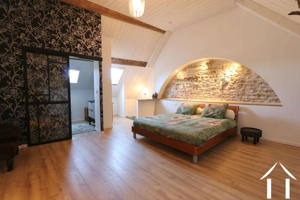 Maison à SAINT-GERVAIS-SUR-COUCHES