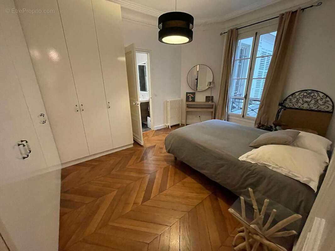 Appartement à PARIS-10E
