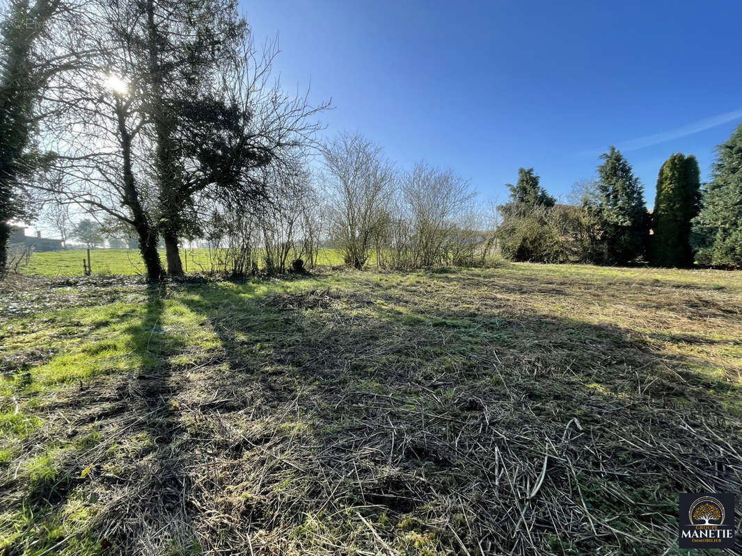 Terrain à AYETTE