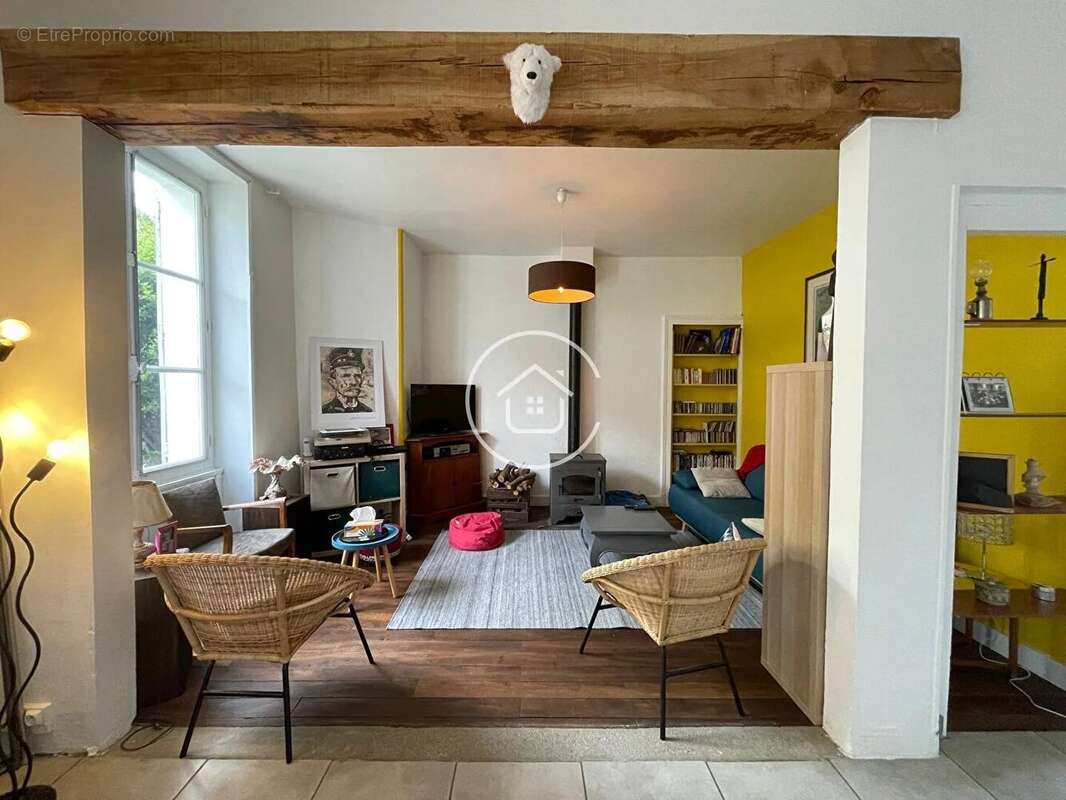 Maison ancienne rénovée dans un village toutes commodités - photo 4