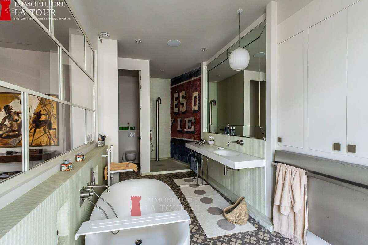Appartement à PARIS-16E