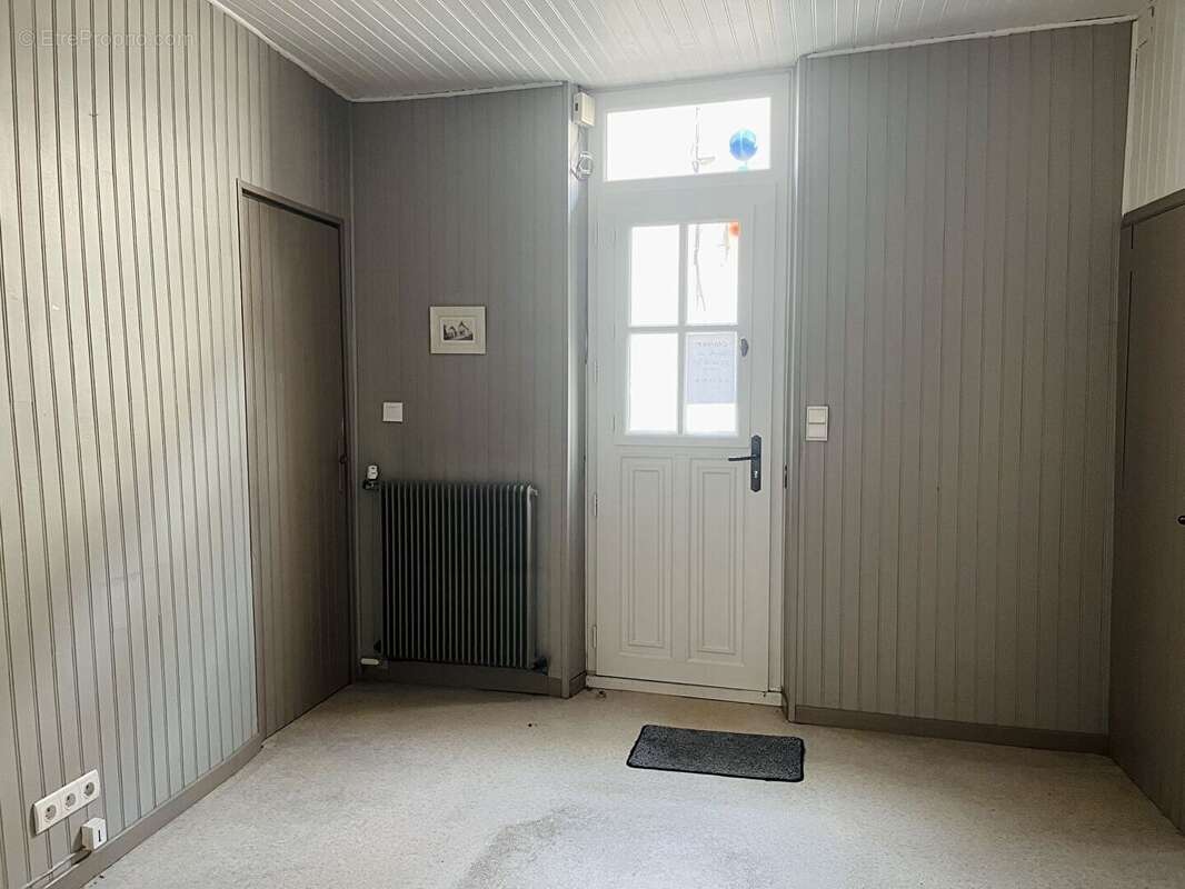 Maison à AILLANT-SUR-THOLON