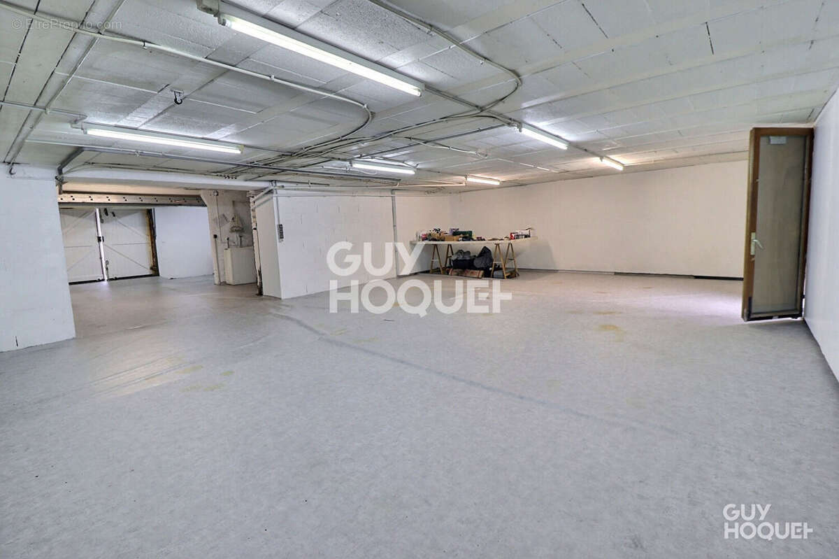 Maison à SAINTE-GENEVIEVE-DES-BOIS