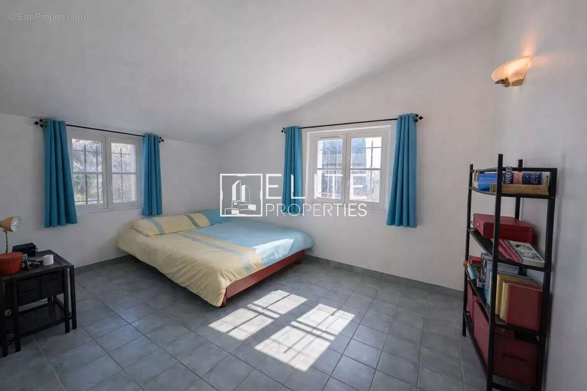 Grasse : Maison de Maître avec Potentiel Constructible Majeur ! - photo 26