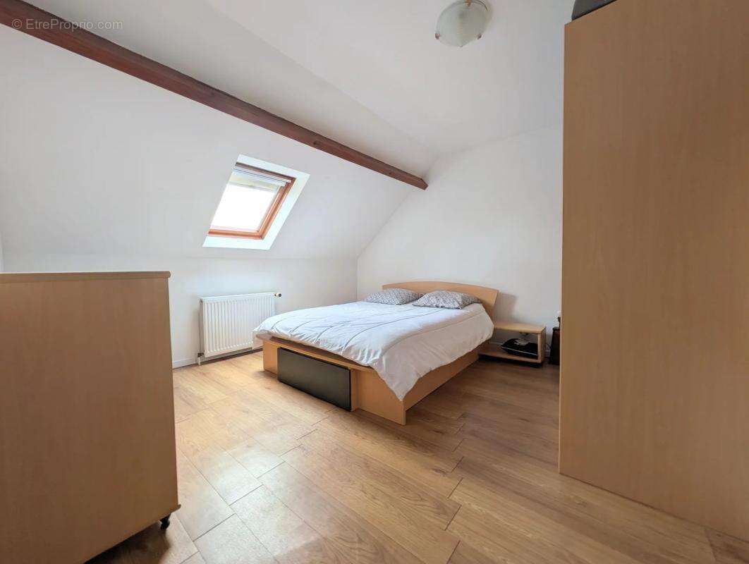 Maison à LES CLAYES-SOUS-BOIS