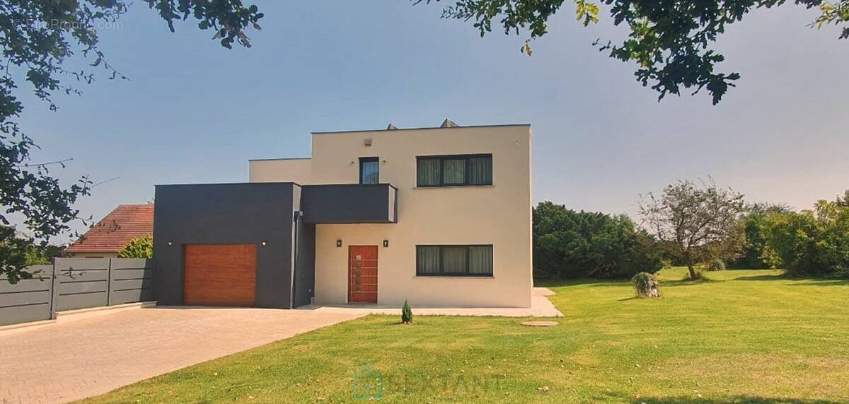 Maison à LA FERTE-GAUCHER