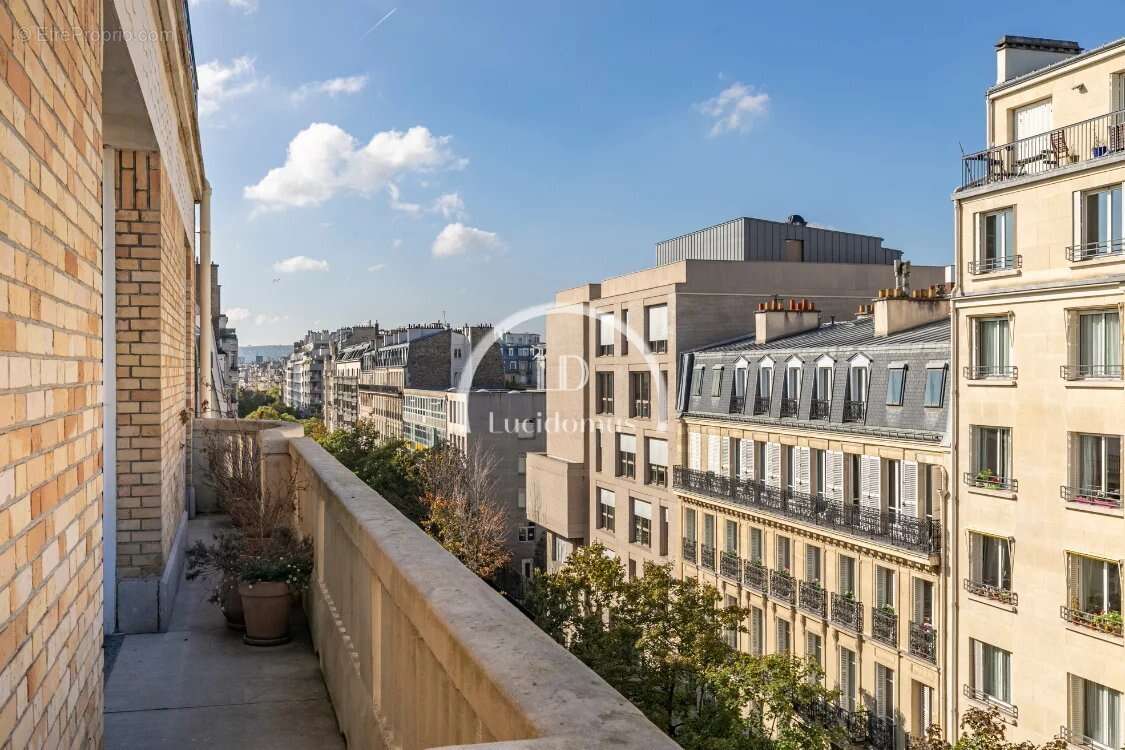 Appartement à PARIS-16E