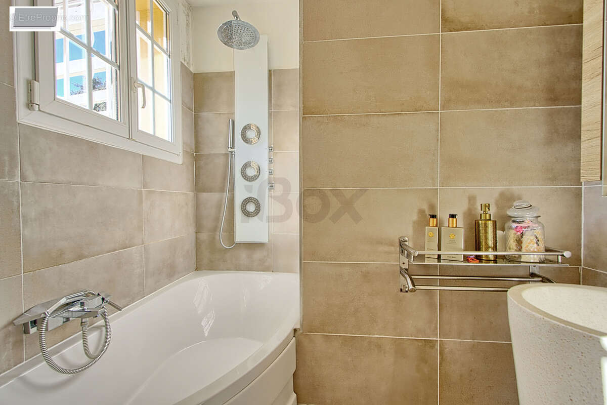 Maison à LA VALETTE-DU-VAR