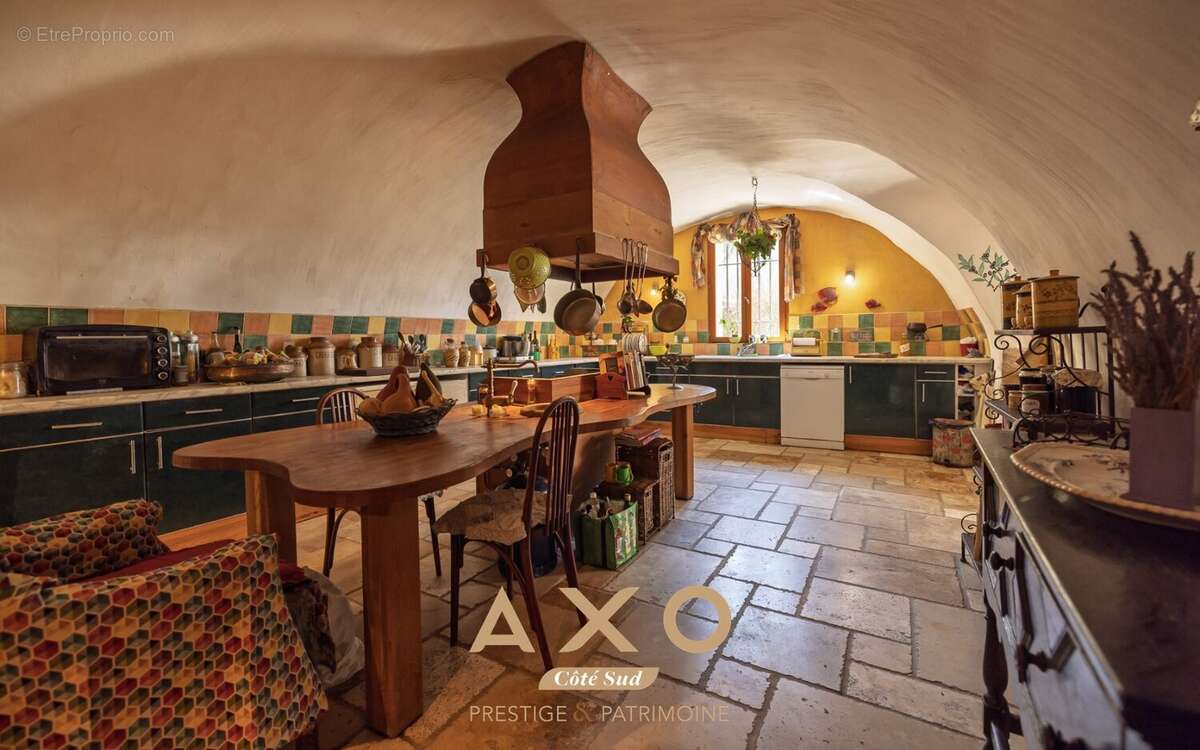 Allemagne-en-provence - bastide - 696 m² - 5 habitations - piscine 15x7 - terrain 1 ha - 995 000  - photo 7