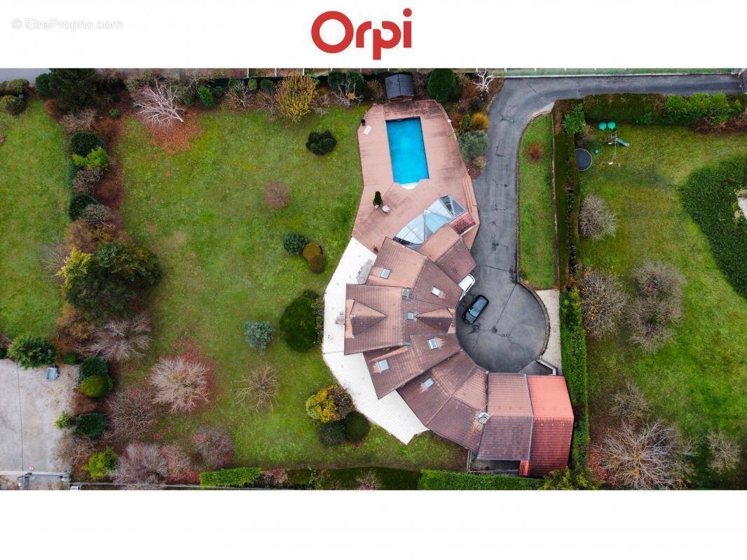 Maison à VETRAZ-MONTHOUX