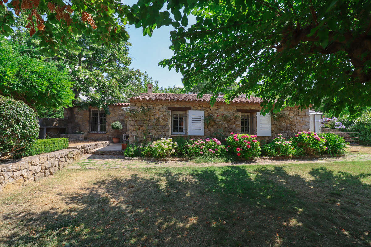 Maison à TOURRETTES