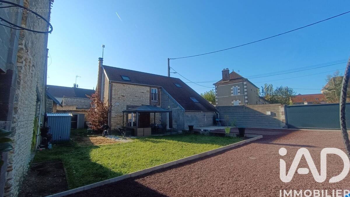 Photo 1 - Maison à FLEURY-LA-VALLEE