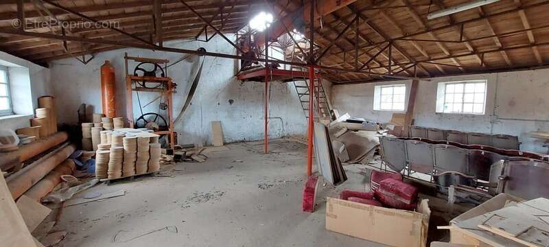 Commerce à L'HERMENAULT